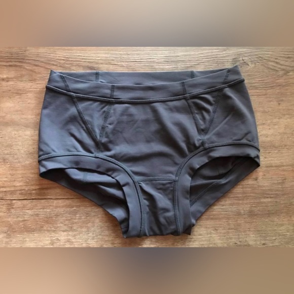 Lululemon Hot Yoga Shorts Gray size 8 - Picture 2 of 2
